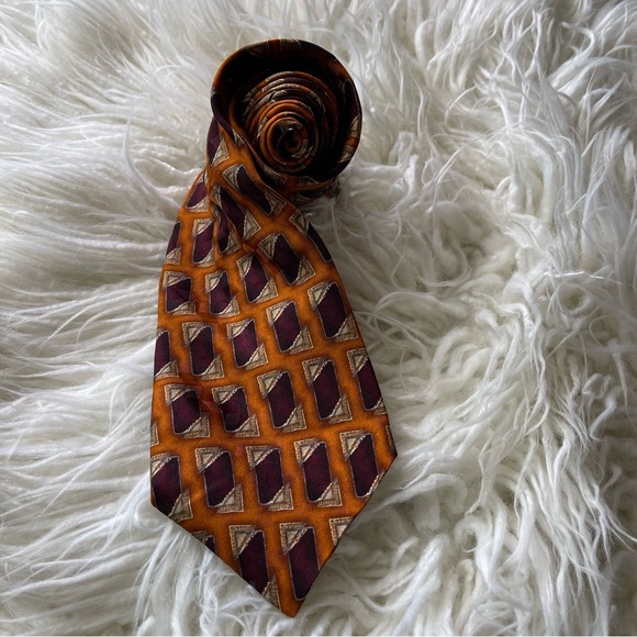 100% Imported Silk Tie by Oscar De La Renta - Picture 8 of 12